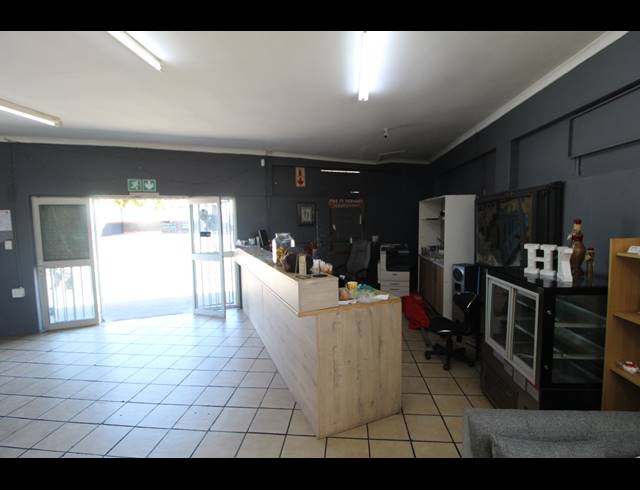 370M² RESTAURANT TO LET IN SALDANHA CENTRAL